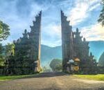 Stunning view of the Handara Gate in Bali with mountains and lush greenery.